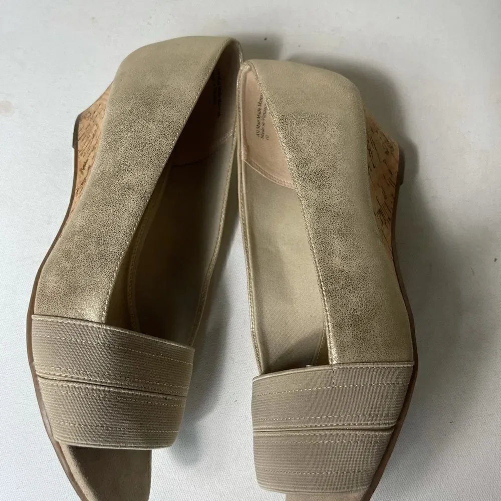 Coach and Four metallic gold & khaki shoes SZ10